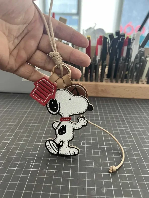 Snoopy cartoon cute doll leather handmade keychain creative Kawaii boys and girls student backpack decoration pendant gift - Image 4