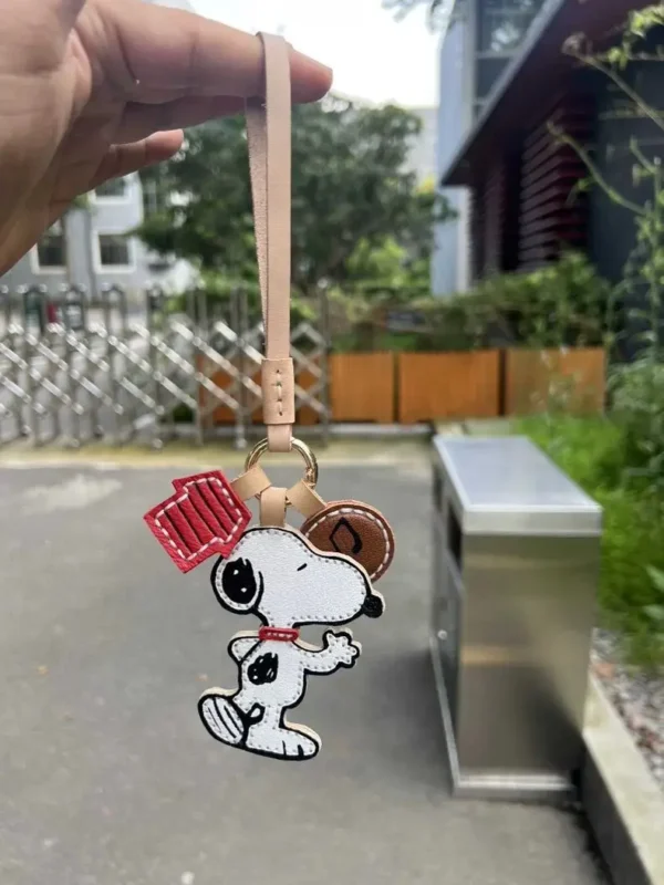 Snoopy cartoon cute doll leather handmade keychain creative Kawaii boys and girls student backpack decoration pendant gift - Image 5